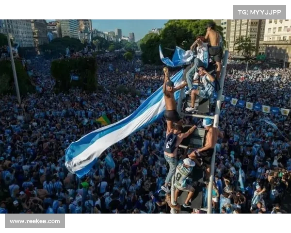 世界杯实况赛事-卡塔尔世界杯实况赛事直播：绿茵场上激情对决，全球球迷共享荣耀时刻